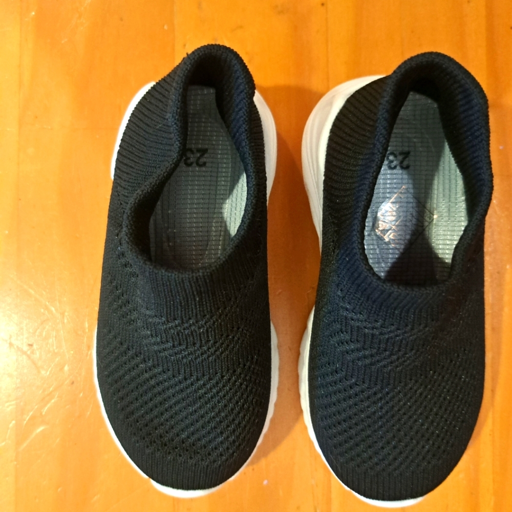 Black, toddler boys sneakers